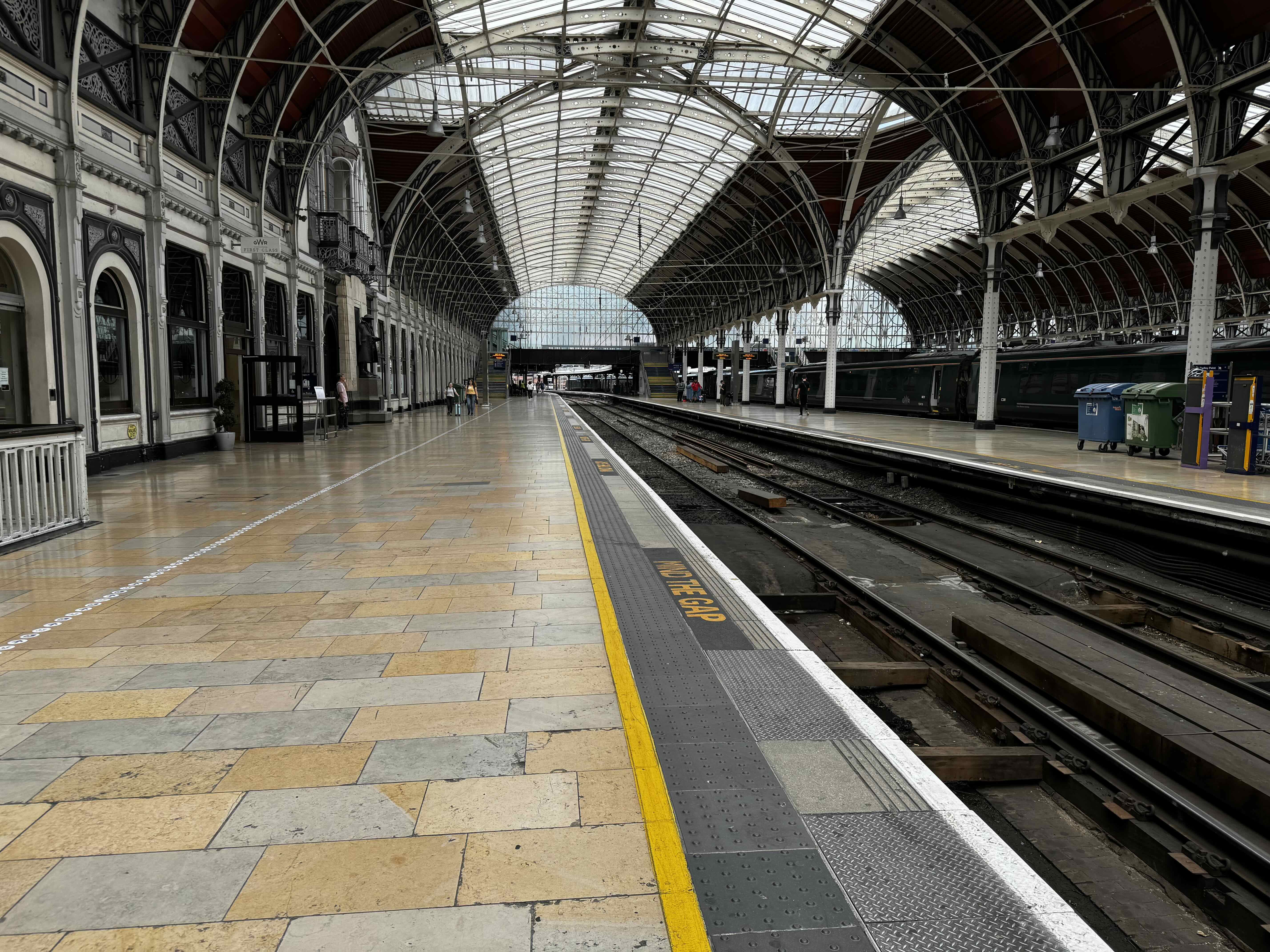 Platform 1_ 2 and 3 Track with Heathrow Express Train at Paddington⁩ Station_ ⁨London⁩